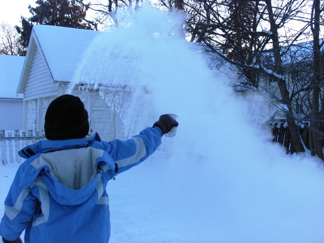 E making snow in 2008