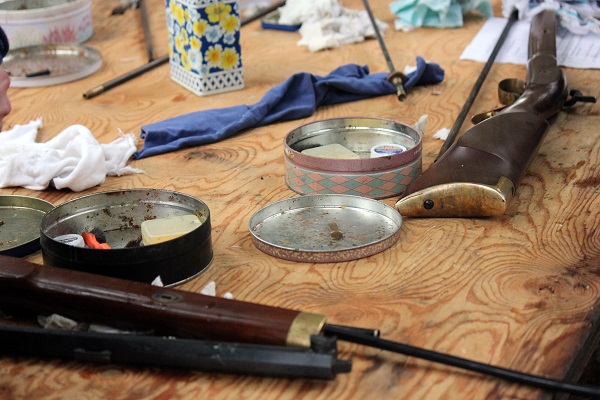 Muzzleloading gun cleaning table
